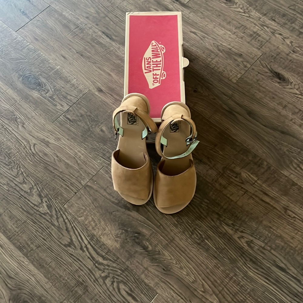 Vans! Leather strap sandals in Tan. Size 7